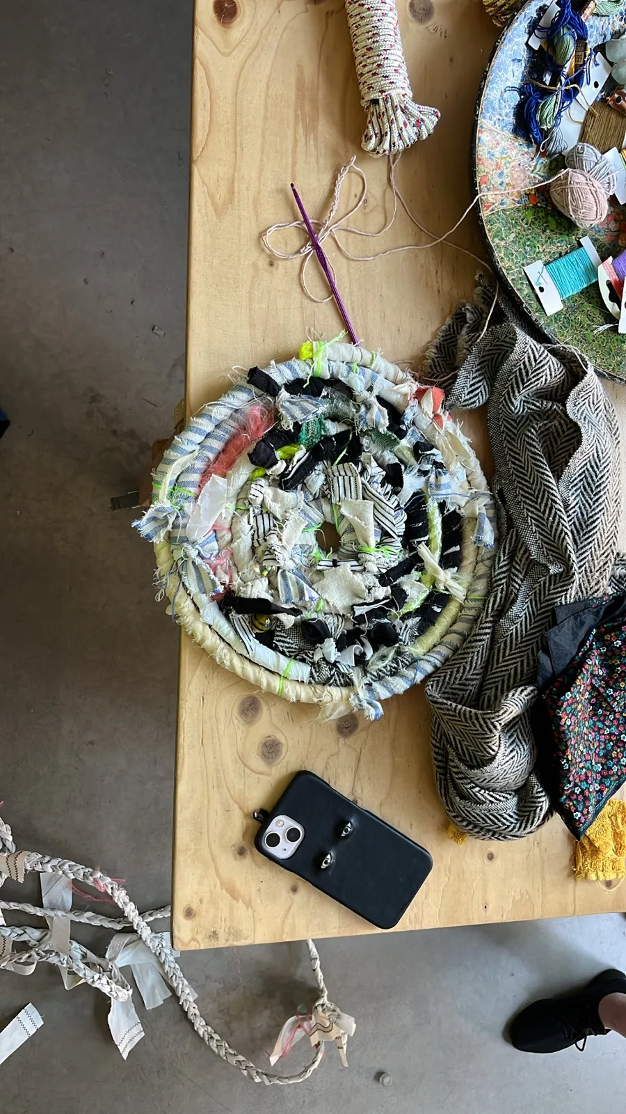Transforming textile with BEA1991 repair workshop with BEA1991 at Reparatie Remise, Amsterdam — photo 6