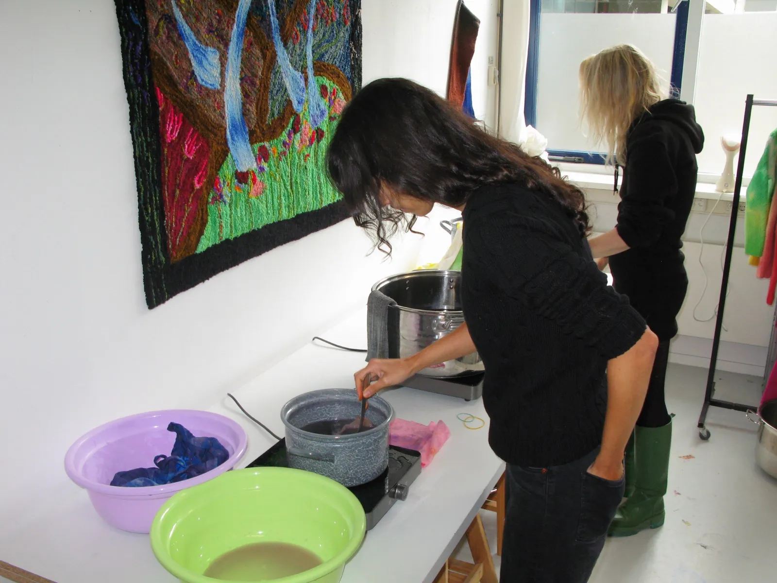 Altering textile with Nadie Borggreve repair workshop with Nadie Borggreve at Reparatie Remise, Amsterdam — photo 3