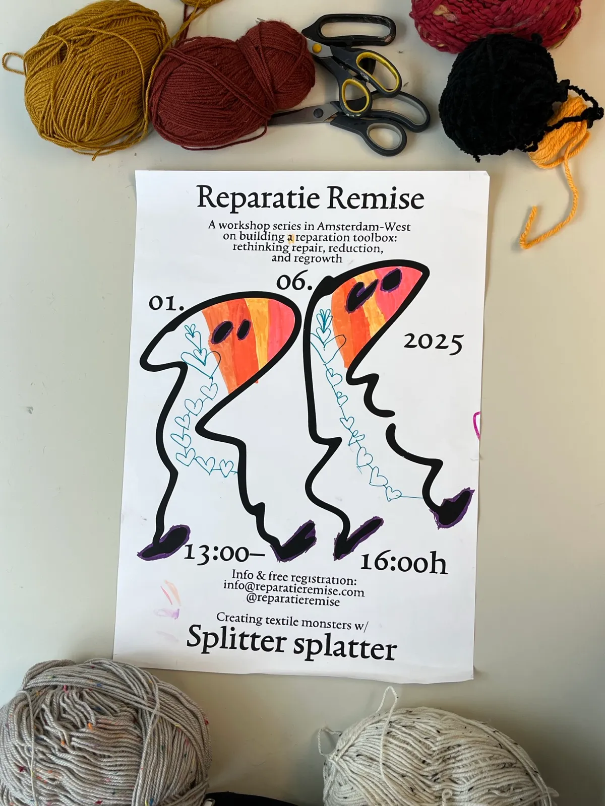 Creating textile monsters with Splitter Splatter repair workshop with Splitter Splatter (Iekeliene Stange) at Reparatie Remise, Amsterdam — photo 11