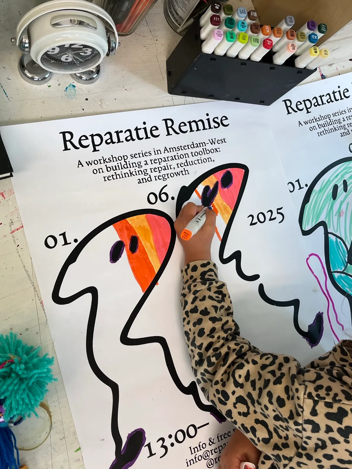Creating textile monsters with Splitter Splatter repair workshop with Splitter Splatter (Iekeliene Stange) at Reparatie Remise, Amsterdam — photo 2