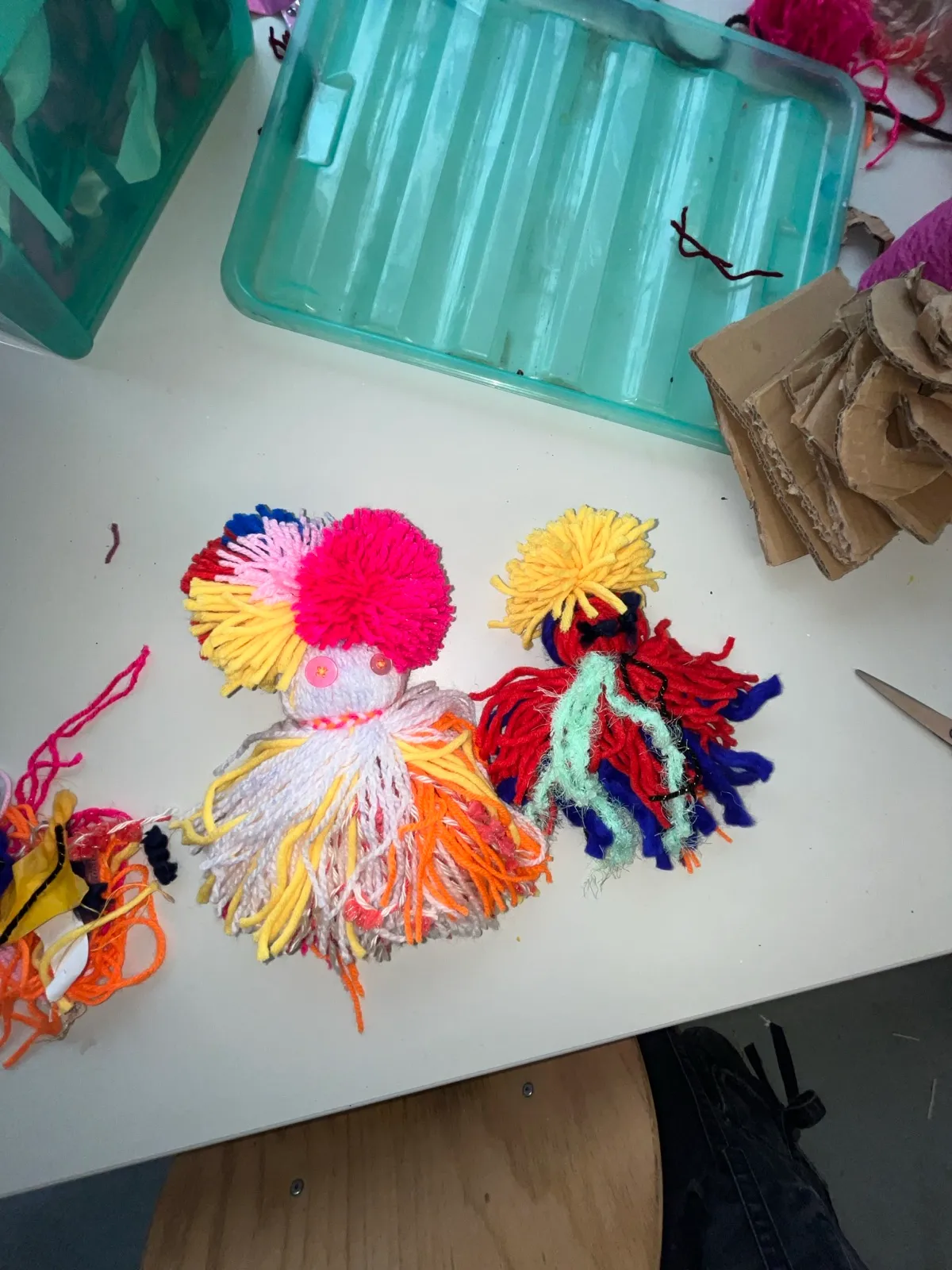Creating textile monsters with Splitter Splatter repair workshop with Splitter Splatter (Iekeliene Stange) at Reparatie Remise, Amsterdam — photo 3