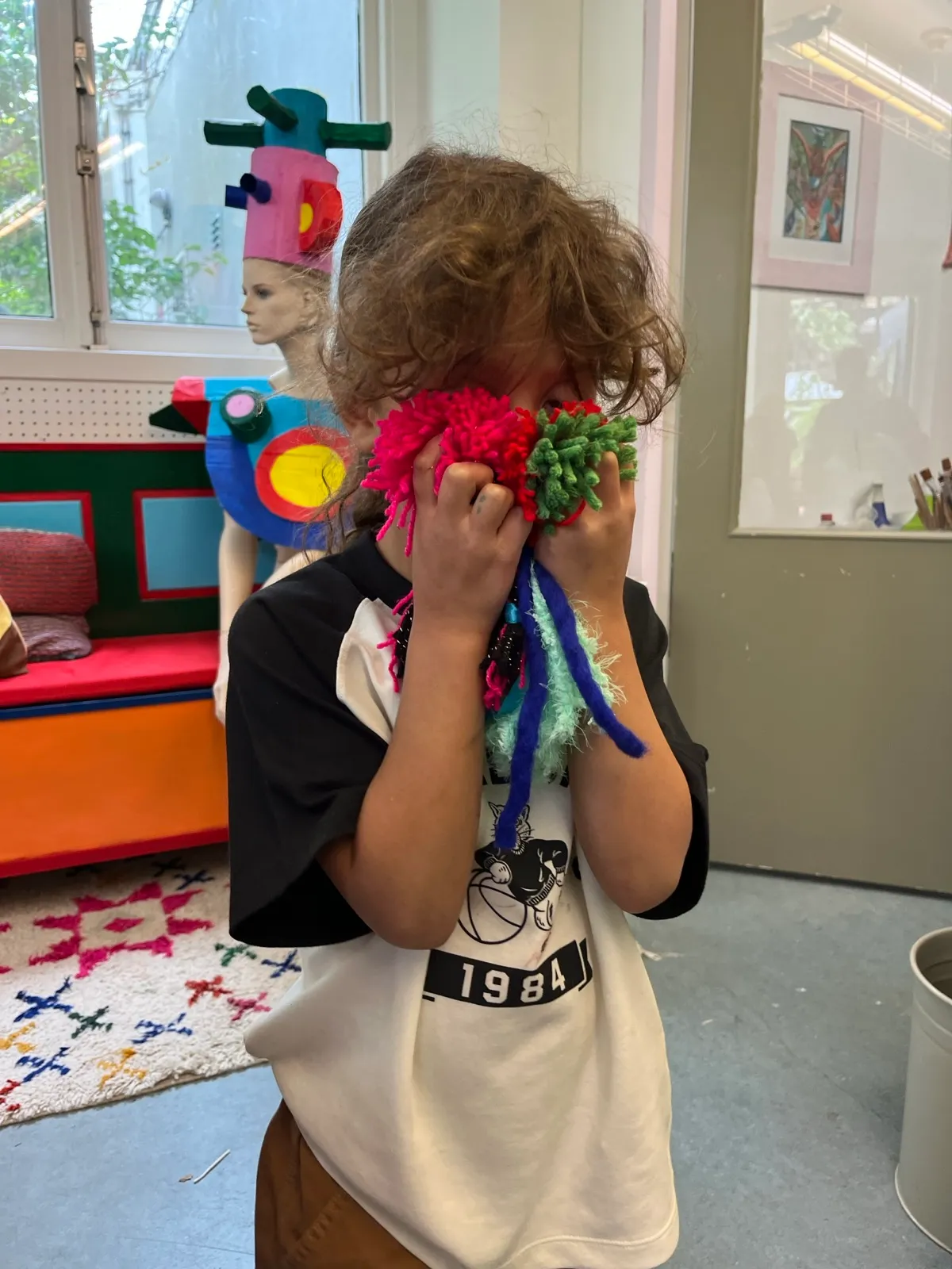 Creating textile monsters with Splitter Splatter repair workshop with Splitter Splatter (Iekeliene Stange) at Reparatie Remise, Amsterdam — photo 4