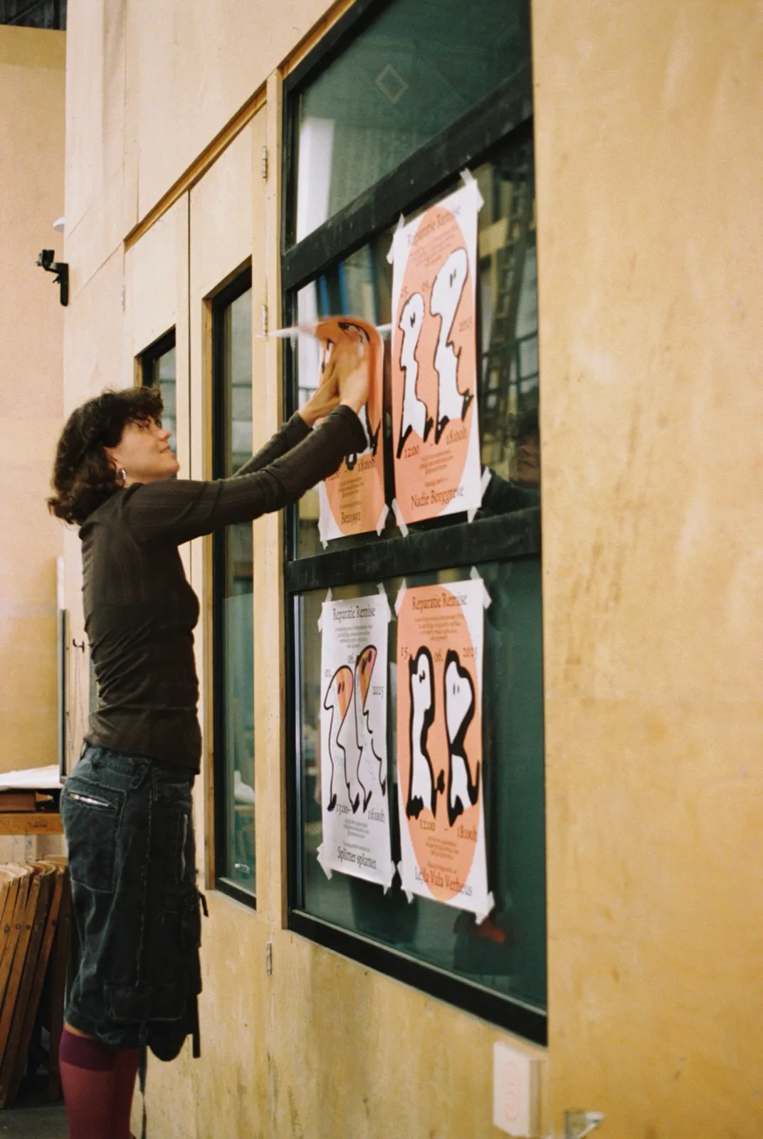Creating compostable clay with Basse Stittgen repair workshop with Basse Stittgen at Reparatie Remise, Amsterdam — photo 3