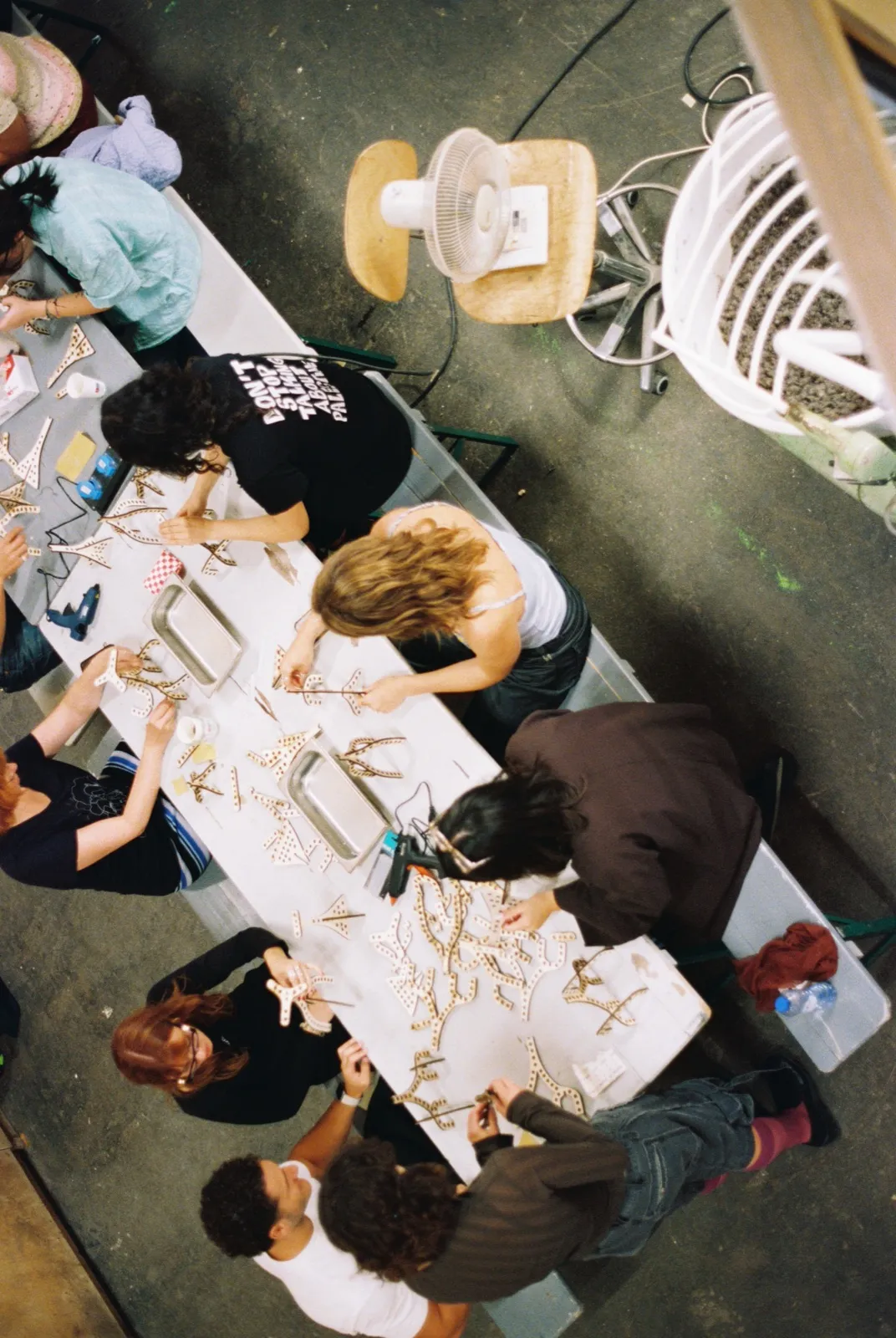 Creating compostable clay with Basse Stittgen repair workshop with Basse Stittgen at Reparatie Remise, Amsterdam — photo 5