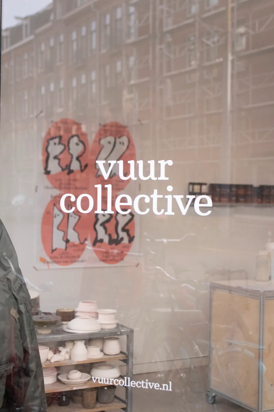 Assembling circular glazes with vuur collective repair workshop with vuur collective at Reparatie Remise, Amsterdam — photo 12