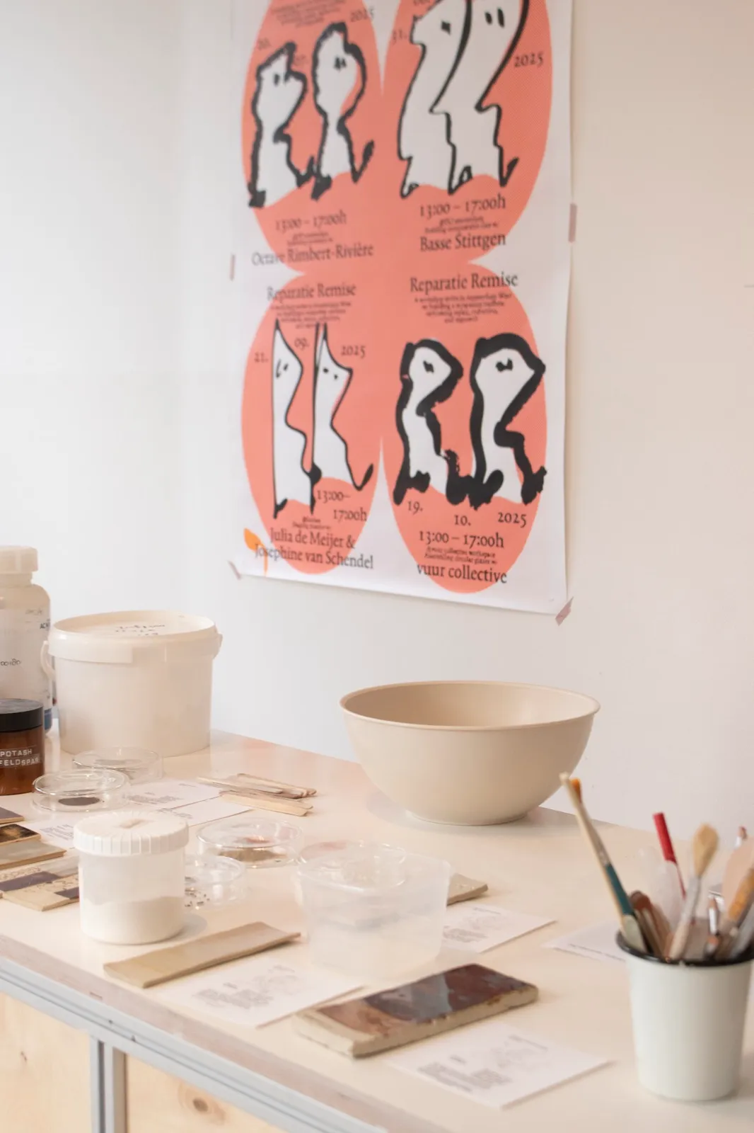 Assembling circular glazes with vuur collective repair workshop with vuur collective at Reparatie Remise, Amsterdam — photo 9
