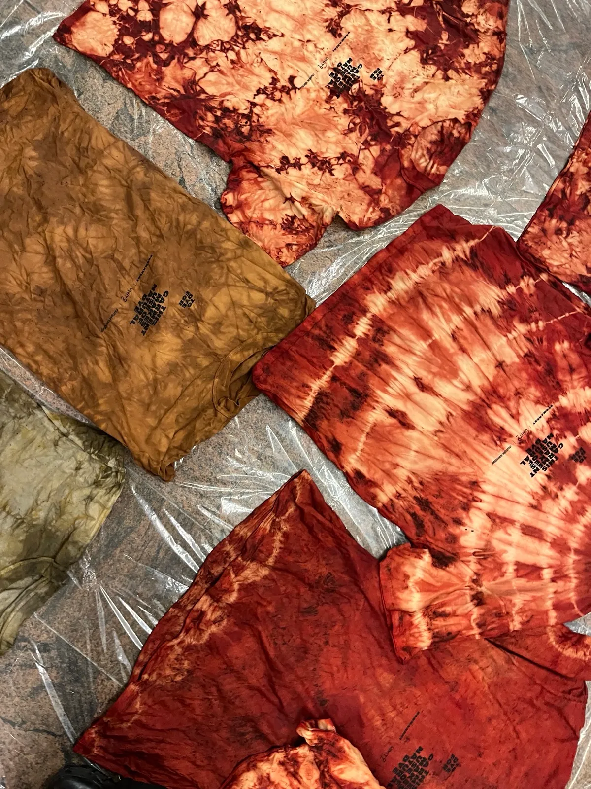Colouring Textiles with Permanent Clothing repair workshop with Permanent Clothing at Reparatie Remise, Amsterdam — photo 4