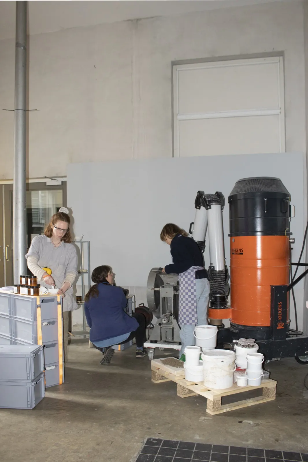 Assembling Glazes with vuur collective repair workshop with vuur collective at Reparatie Remise, Amsterdam — photo 2