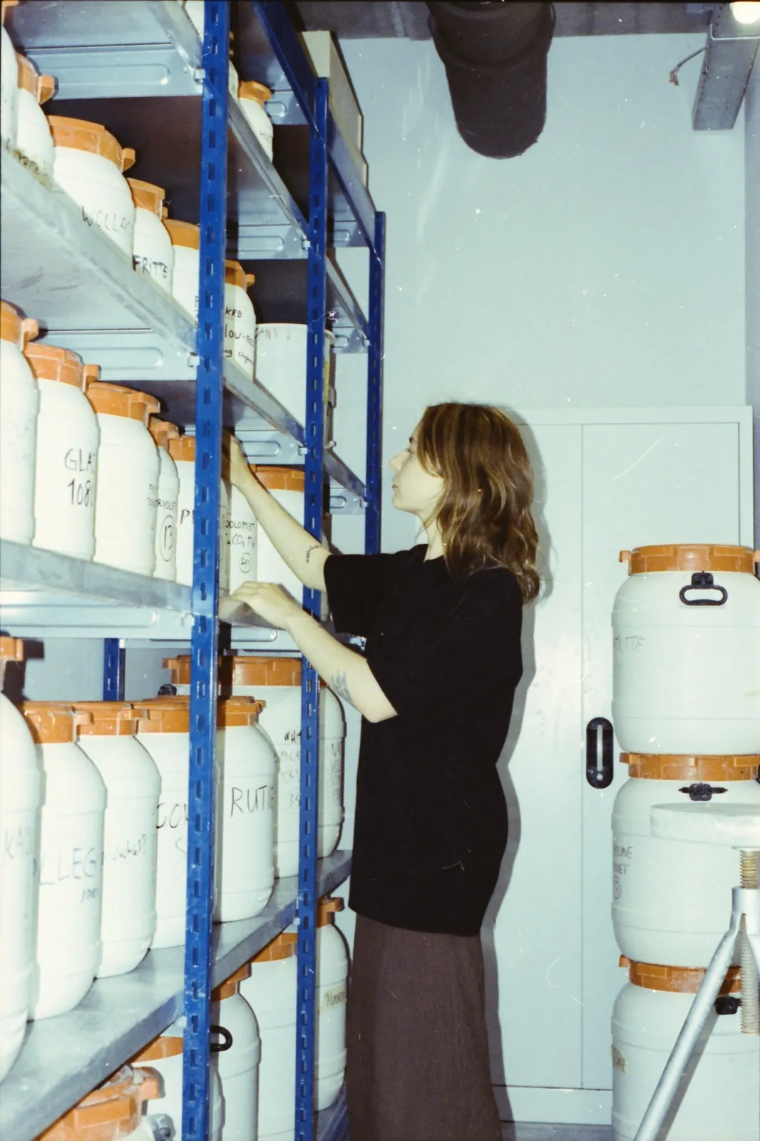 Assembling Glazes with vuur collective repair workshop with vuur collective at Reparatie Remise, Amsterdam — photo 3