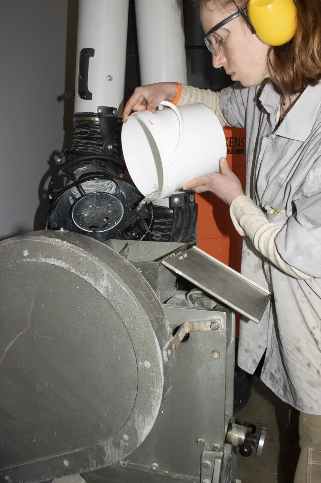 Assembling Glazes with vuur collective repair workshop with vuur collective at Reparatie Remise, Amsterdam — photo 5