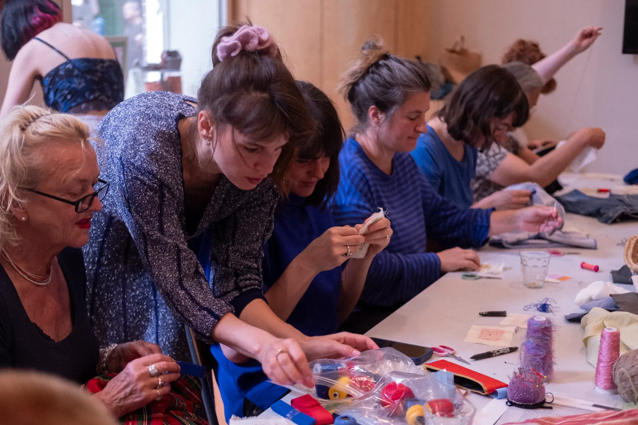 Mending textiles with Textile Initiative repair workshop with Textile Initiative (Bronwen Jones & Dasha Golova) at Reparatie Remise, Amsterdam — photo 1