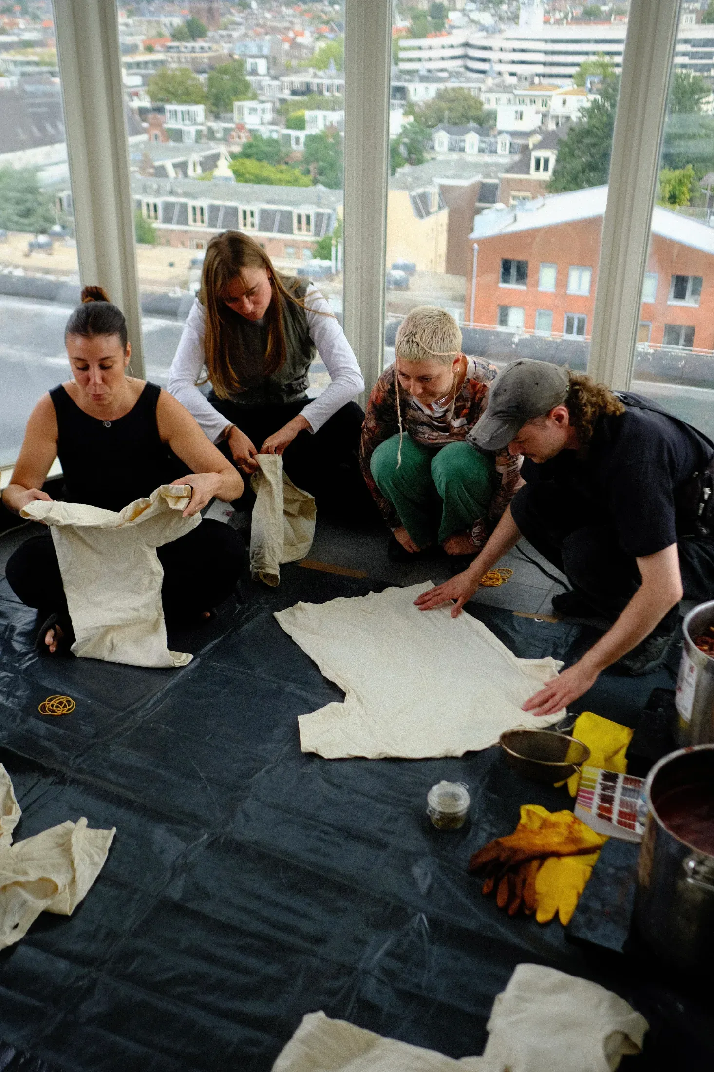 Colouring Textiles with Permanent Clothing repair workshop with Permanent Clothing at Reparatie Remise, Amsterdam — photo 4