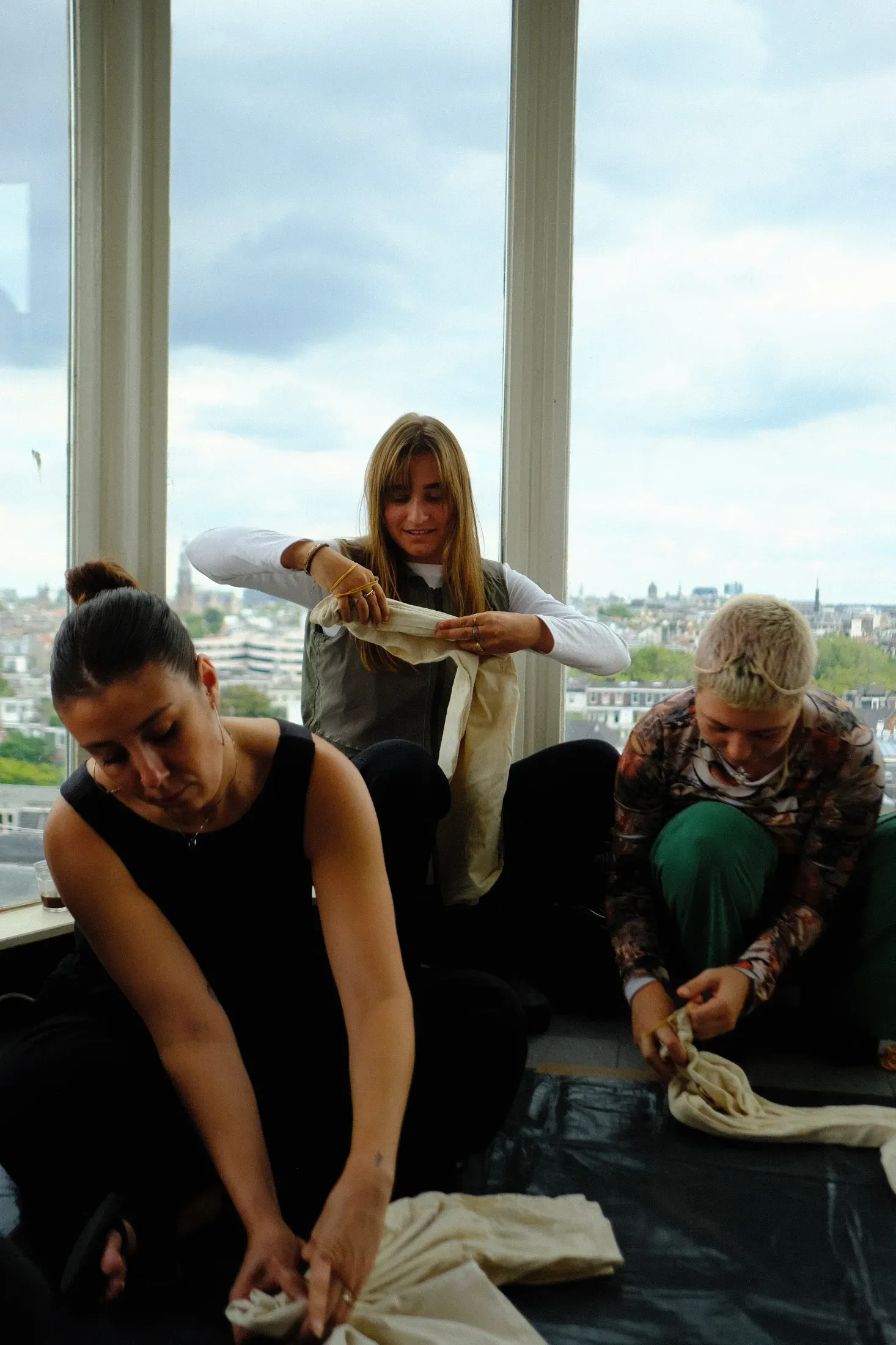 Colouring Textiles with Permanent Clothing repair workshop with Permanent Clothing at Reparatie Remise, Amsterdam — photo 10