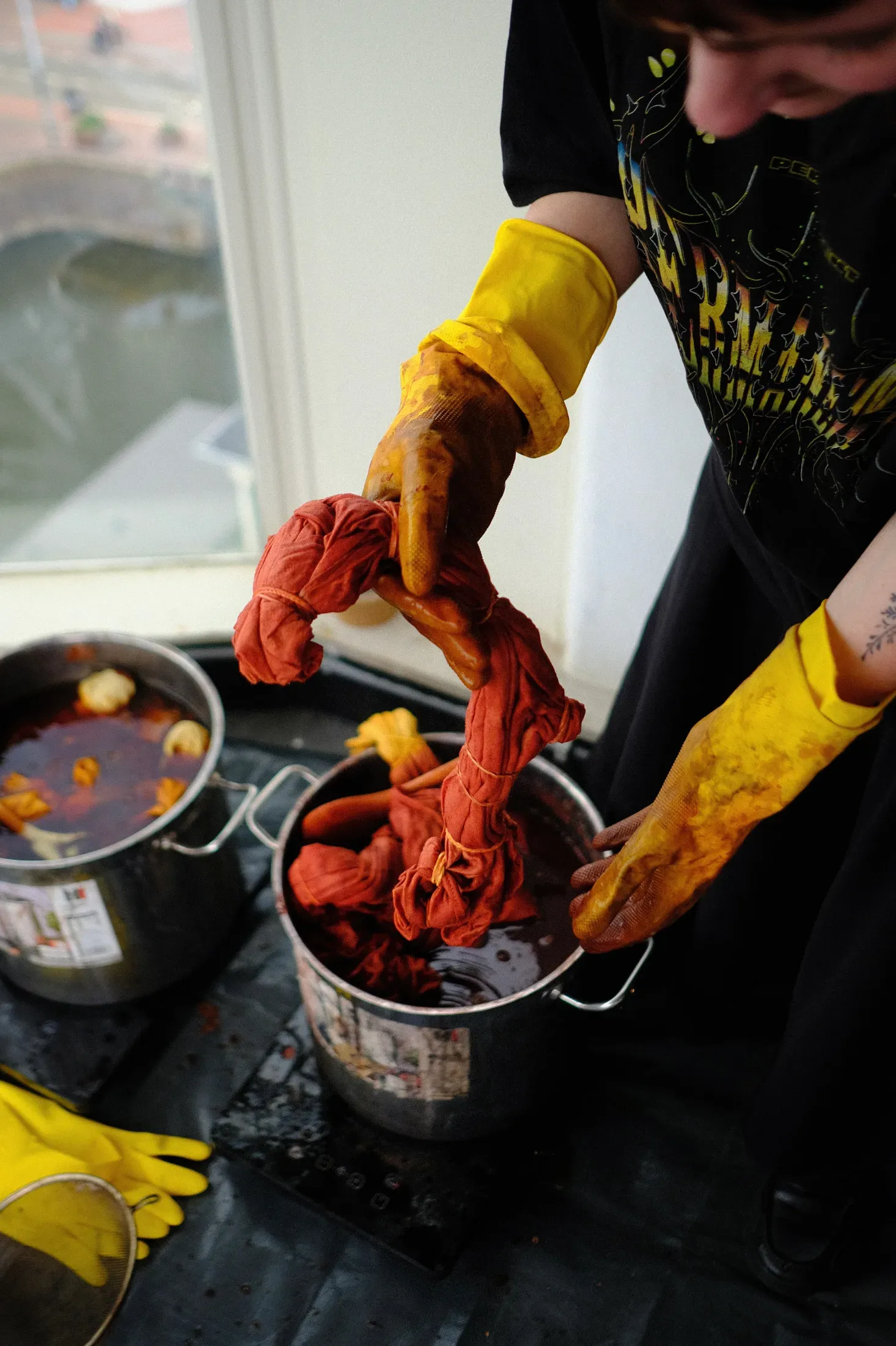 Colouring Textiles with Permanent Clothing repair workshop with Permanent Clothing at Reparatie Remise, Amsterdam — photo 1