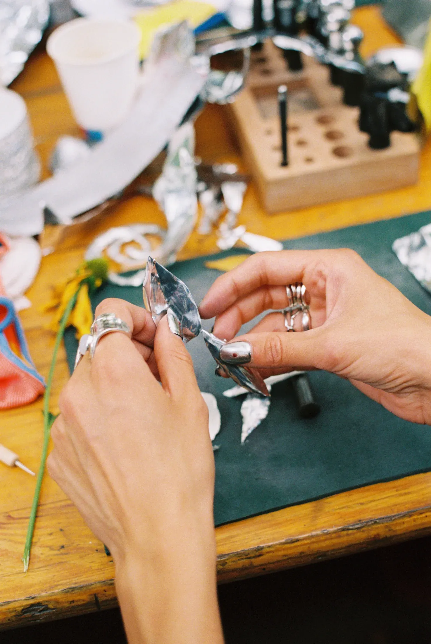 Moving Metals with Bregje Sliepenbeek repair workshop with Bregje Sliepenbeek at Reparatie Remise, Amsterdam — photo 7